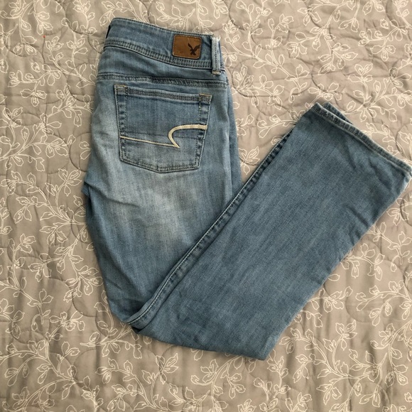 American Eagle Light Wash Jeans - Picture 1 of 6